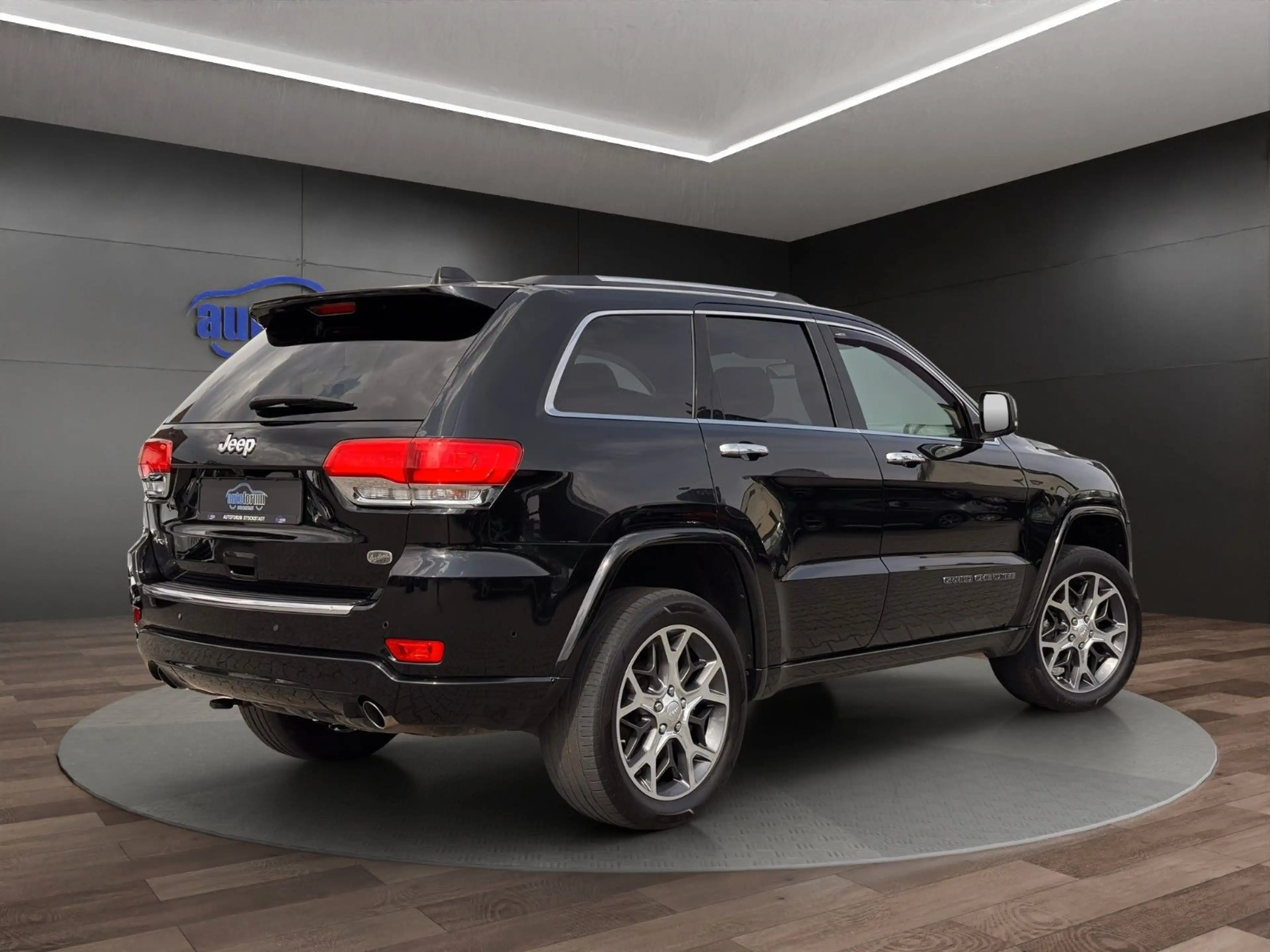 Jeep Grand Cherokee 3.0 CRD Overland AHK°ACC°PANO°20" — photo 7