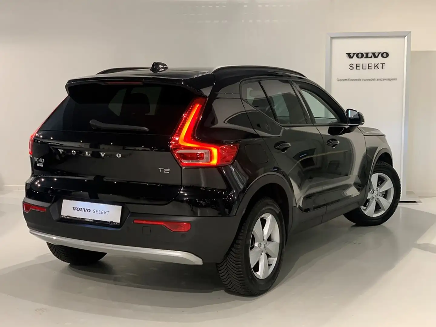 Volvo XC40 T2 Automaat Zwart - 2