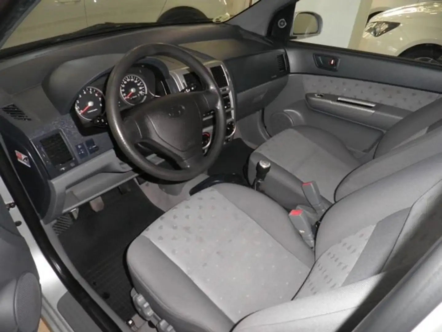 Hyundai Getz 5p 1.3 Plateado - 2