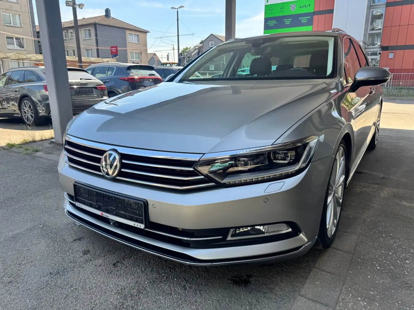 Volkswagen Passat Variant Highline Panorama/Standh./19"Alu Silber - 1