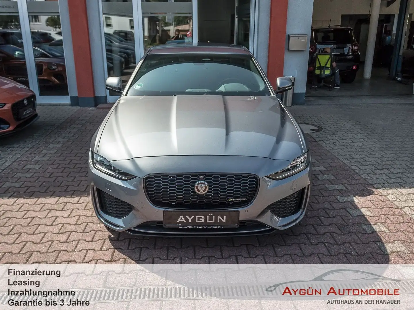 Jaguar XE D200 RWD R-Dynamic S*Black-Pack*Winter-Paket* Šedá - 2