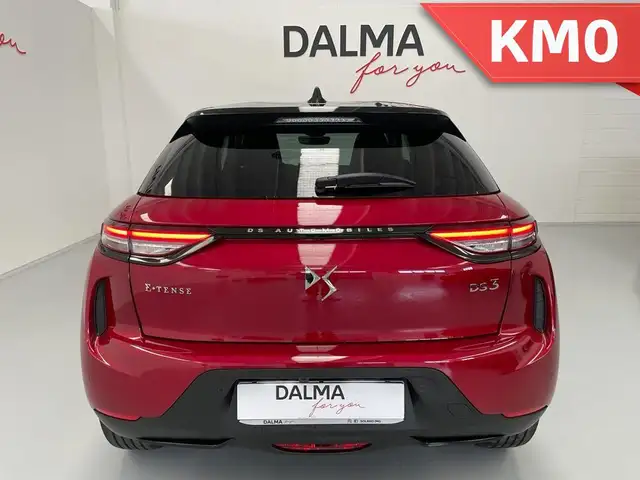 DS Automobiles DS 3 view 6