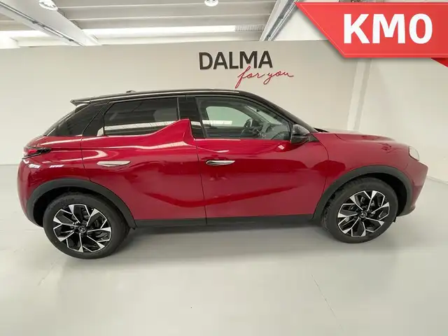 DS Automobiles DS 3 view 4