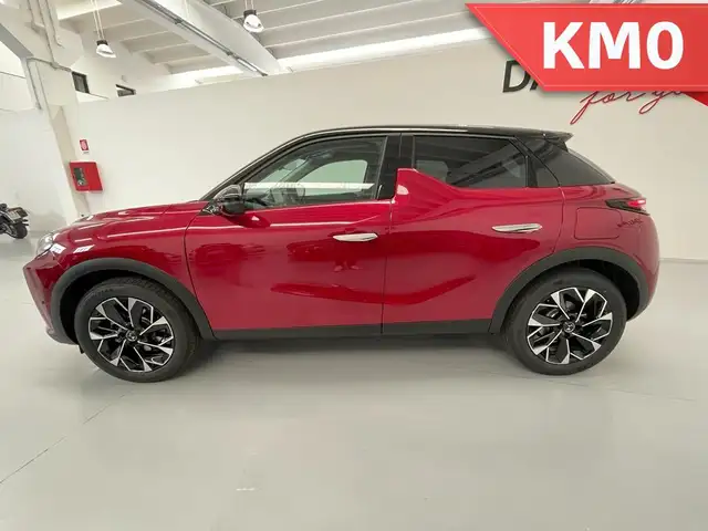 DS Automobiles DS 3 view 3