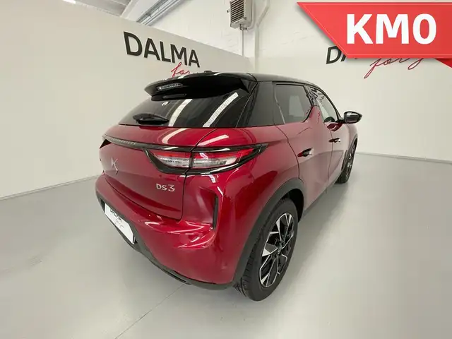DS Automobiles DS 3 view 5