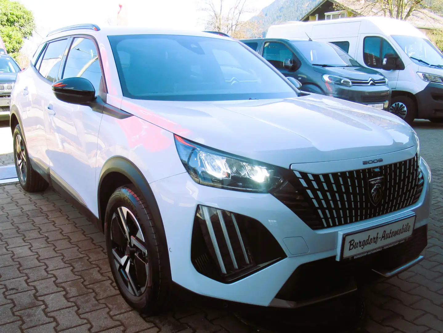 Peugeot 2008 Allure PT 130 EAT8 ACC PDC SHZ Blanco - 1