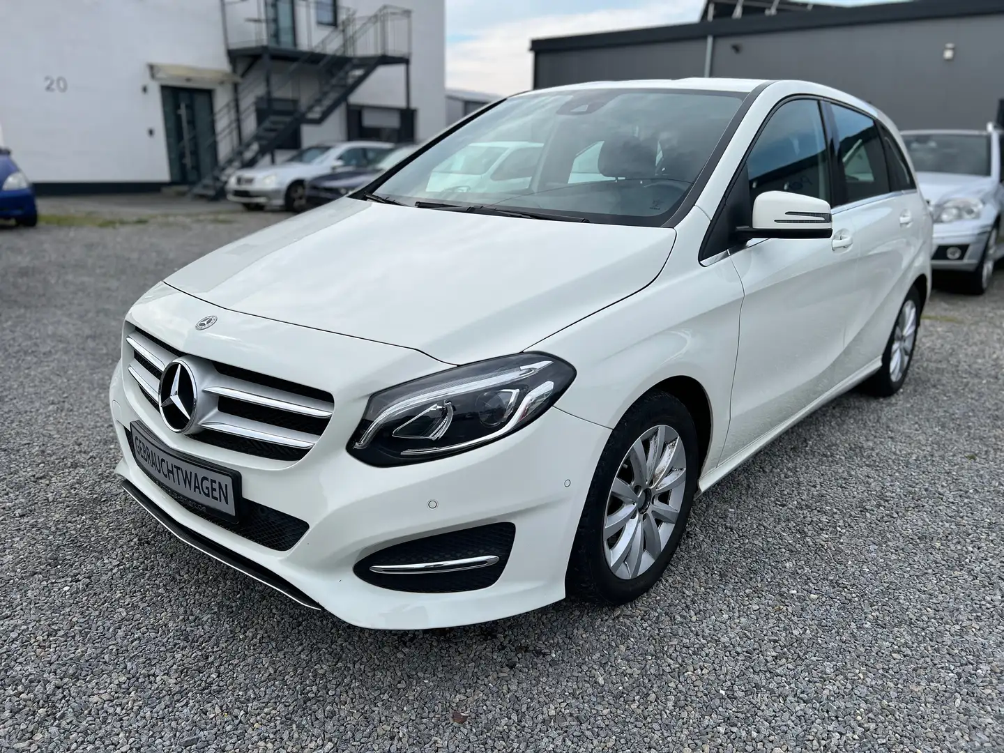 Mercedes-Benz B 180 STYLE AUTOMATIK+NAVI+KAMERA+PARKASSIST+LED-SW+SHZ Blanc - 1