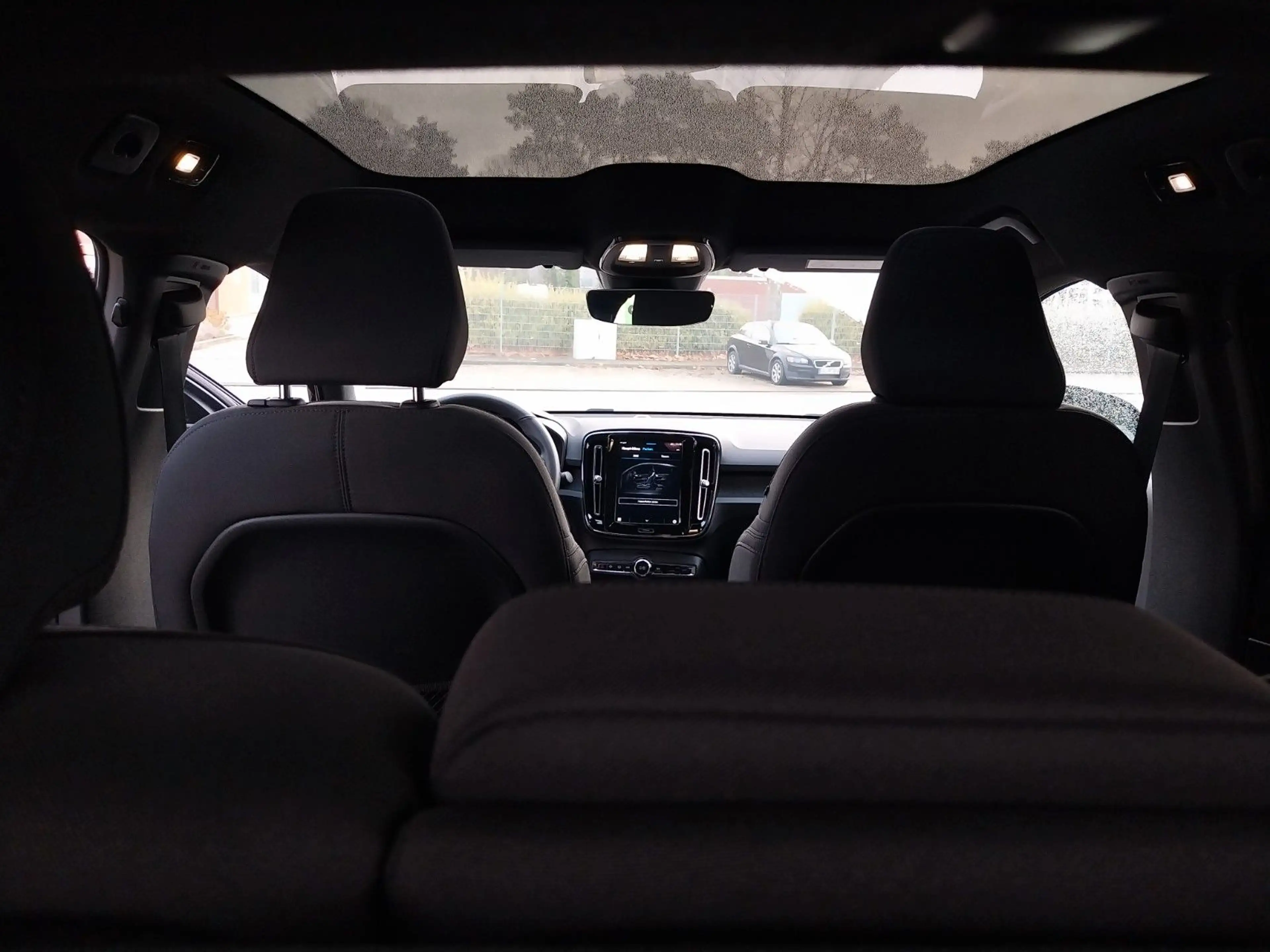 Volvo C40 Core Recharge Pure Electric 2WD — photo 12