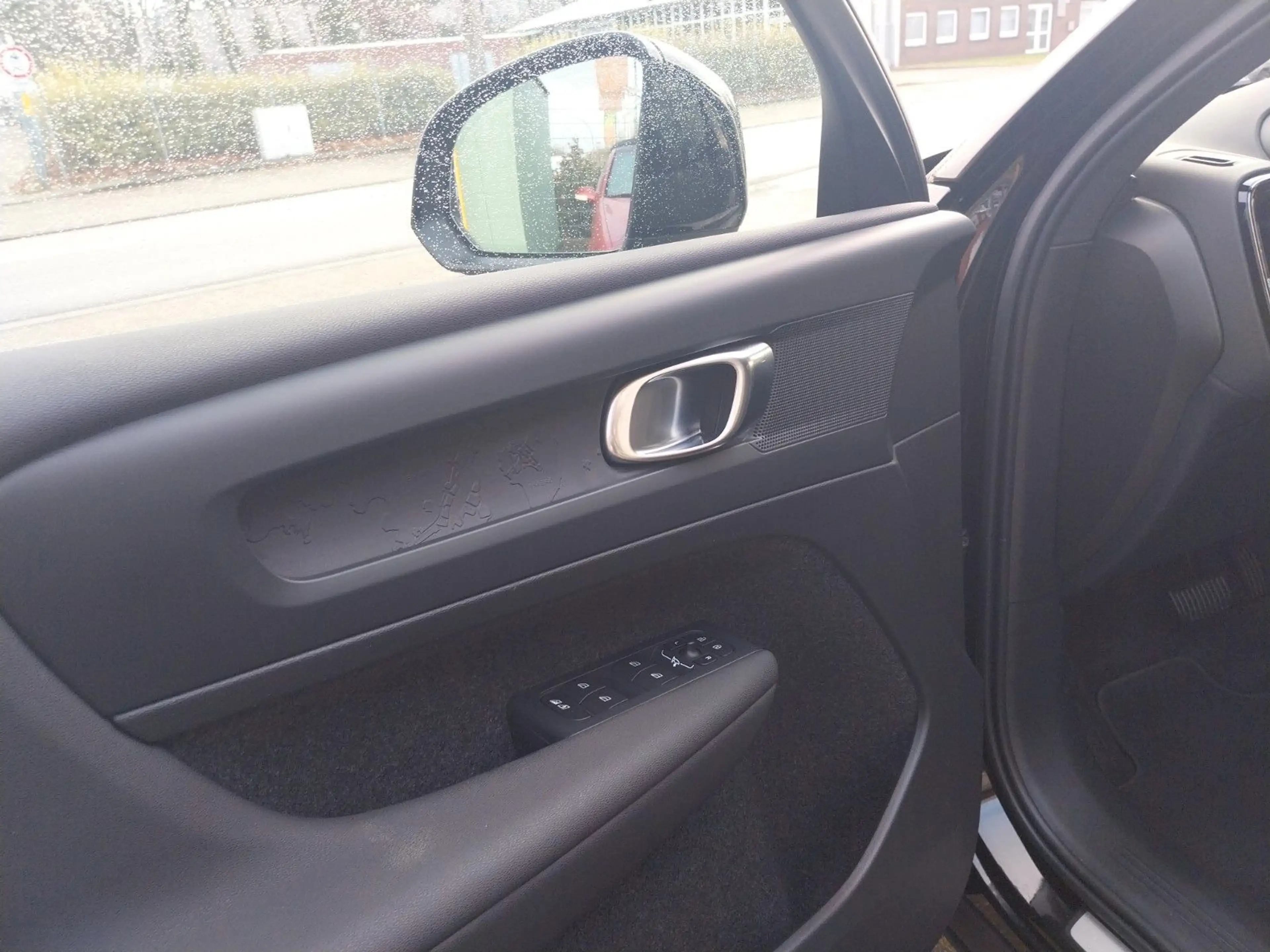 Volvo C40 Core Recharge Pure Electric 2WD — photo 10