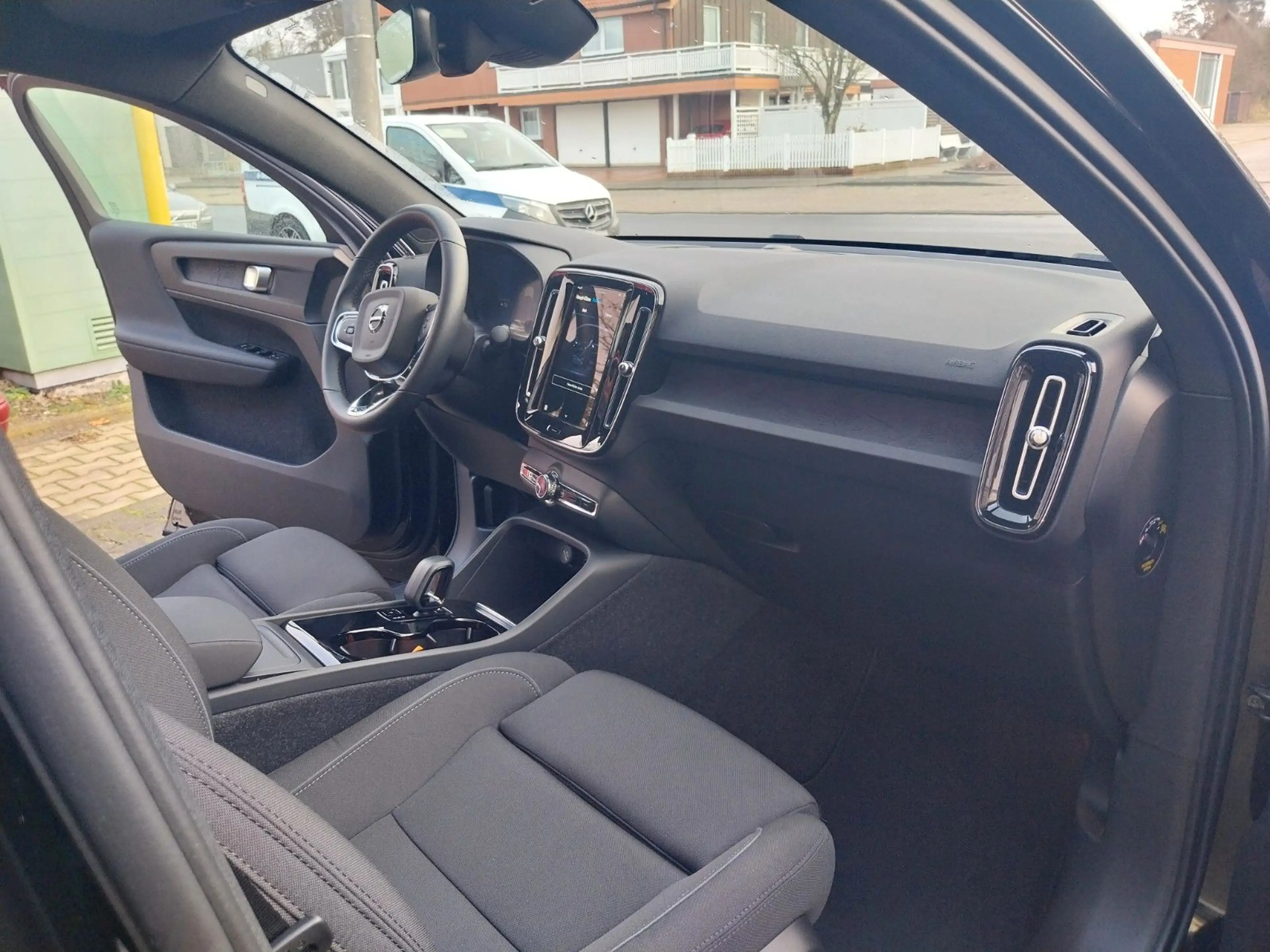 Volvo C40 Core Recharge Pure Electric 2WD — photo 14