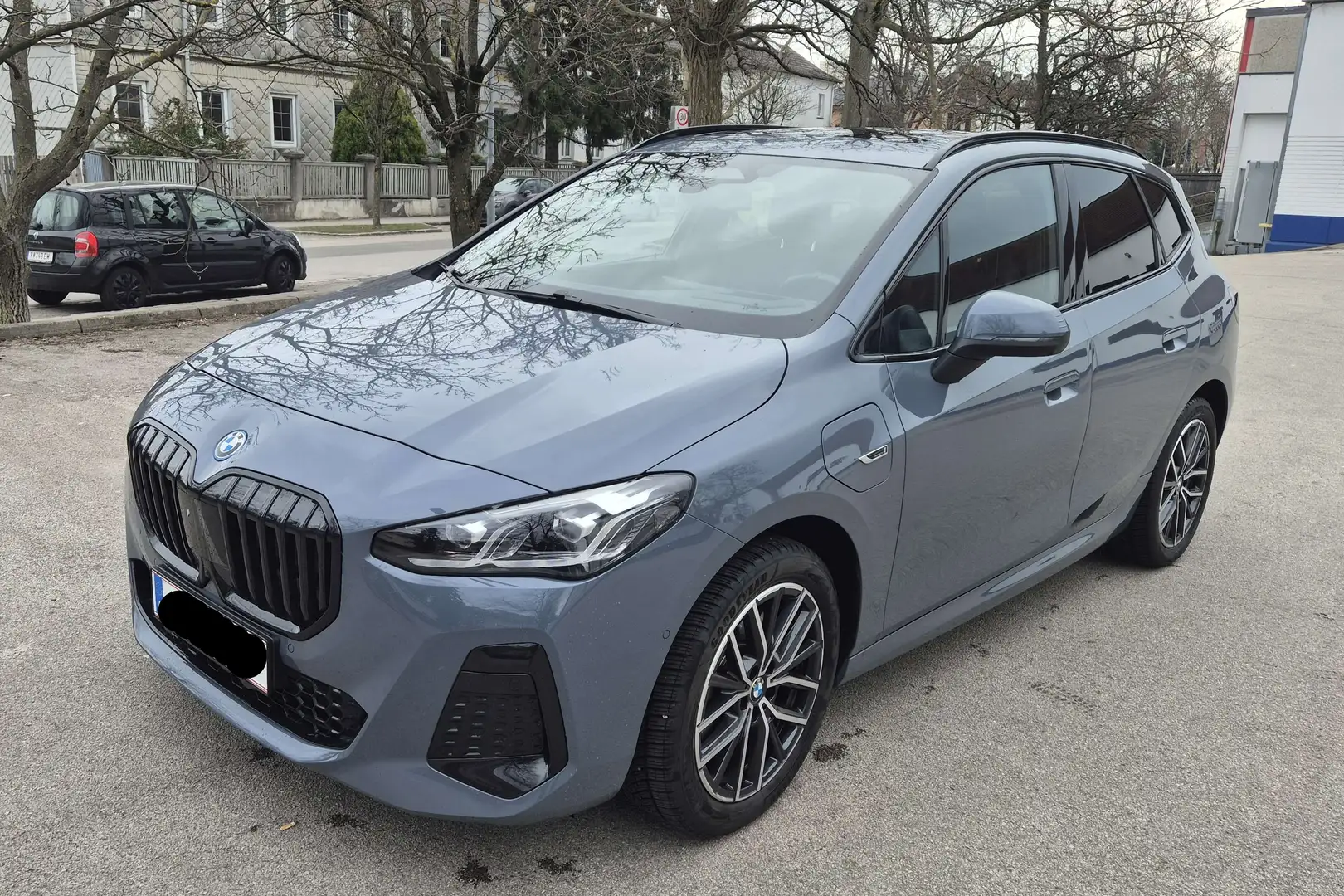 BMW 230 230e xDrive PHEV Active Tourer Aut. M-Sport 326PS Grau - 1