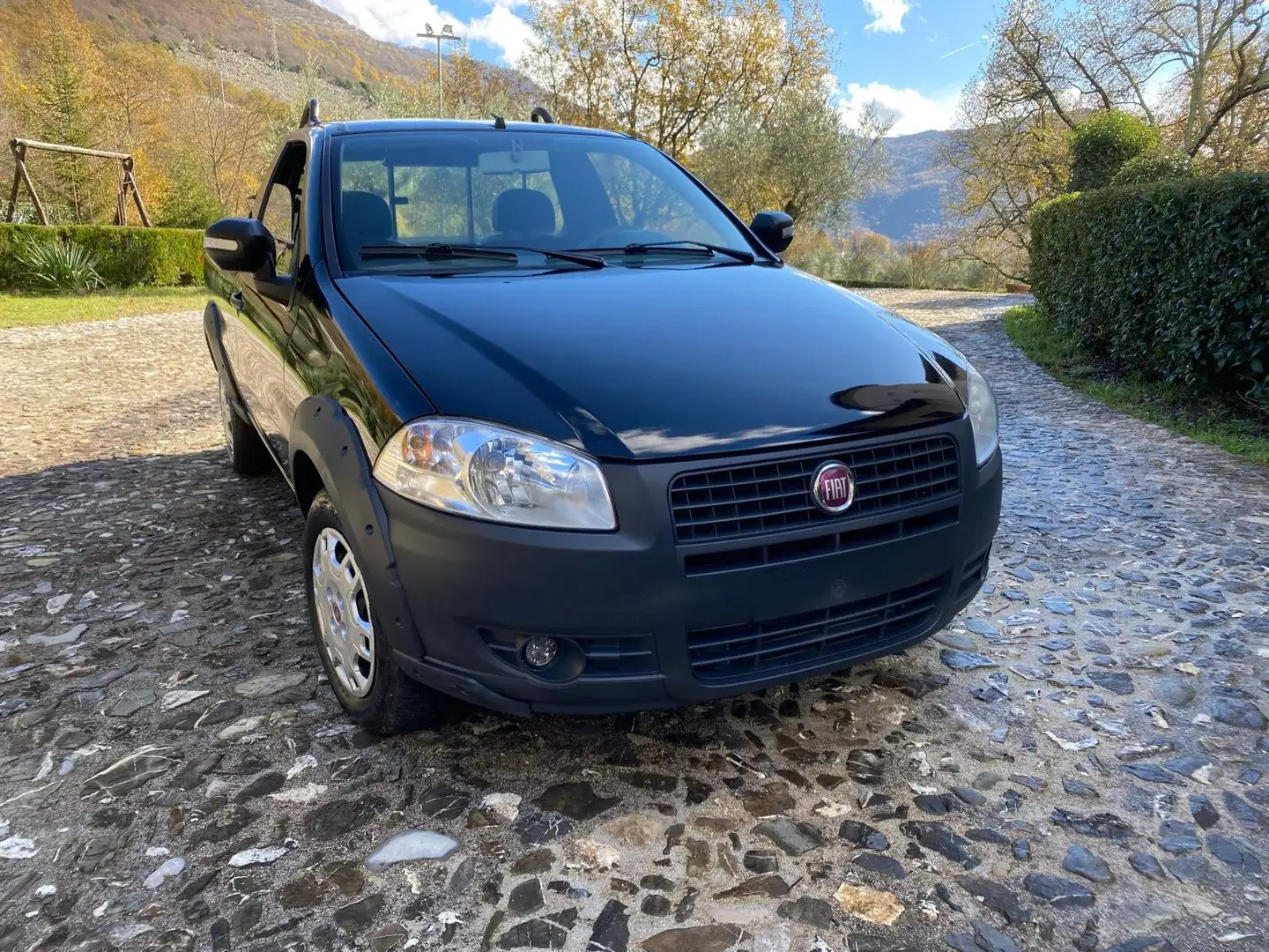 Fiat Strada 1.3 MJT Cabina Lunga Nero - 2