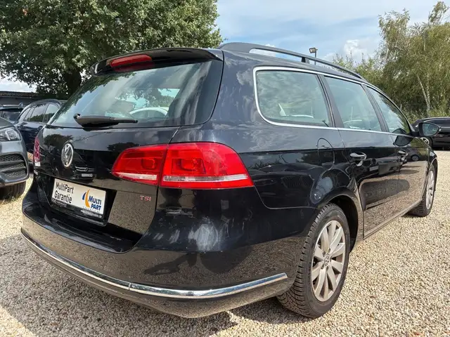 Volkswagen Passat view 4