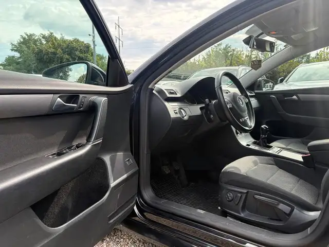 Volkswagen Passat view 8