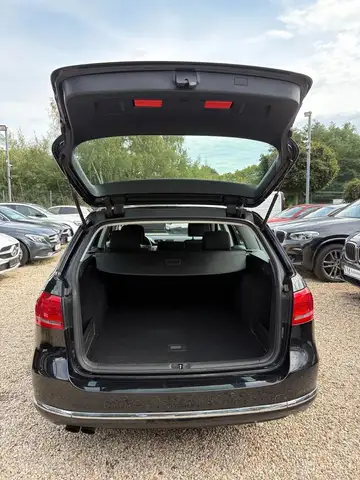 Volkswagen Passat view 12