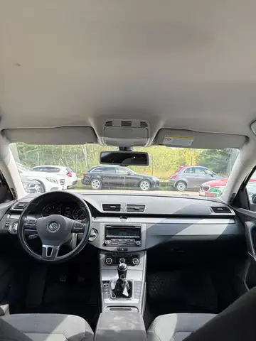 Volkswagen Passat view 7
