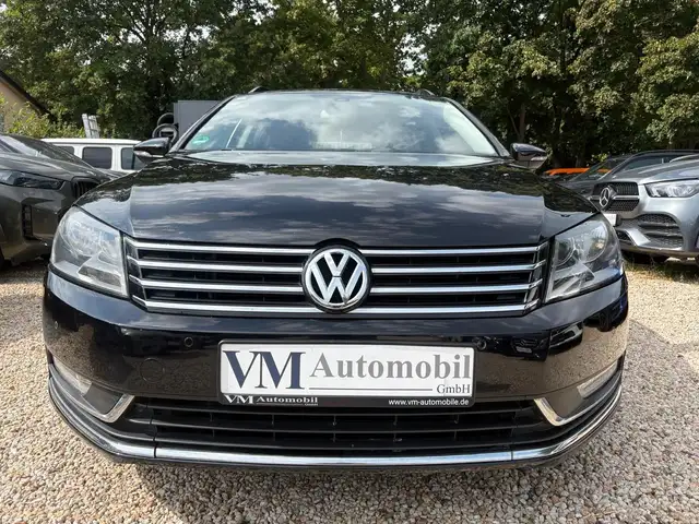 Volkswagen Passat view 2