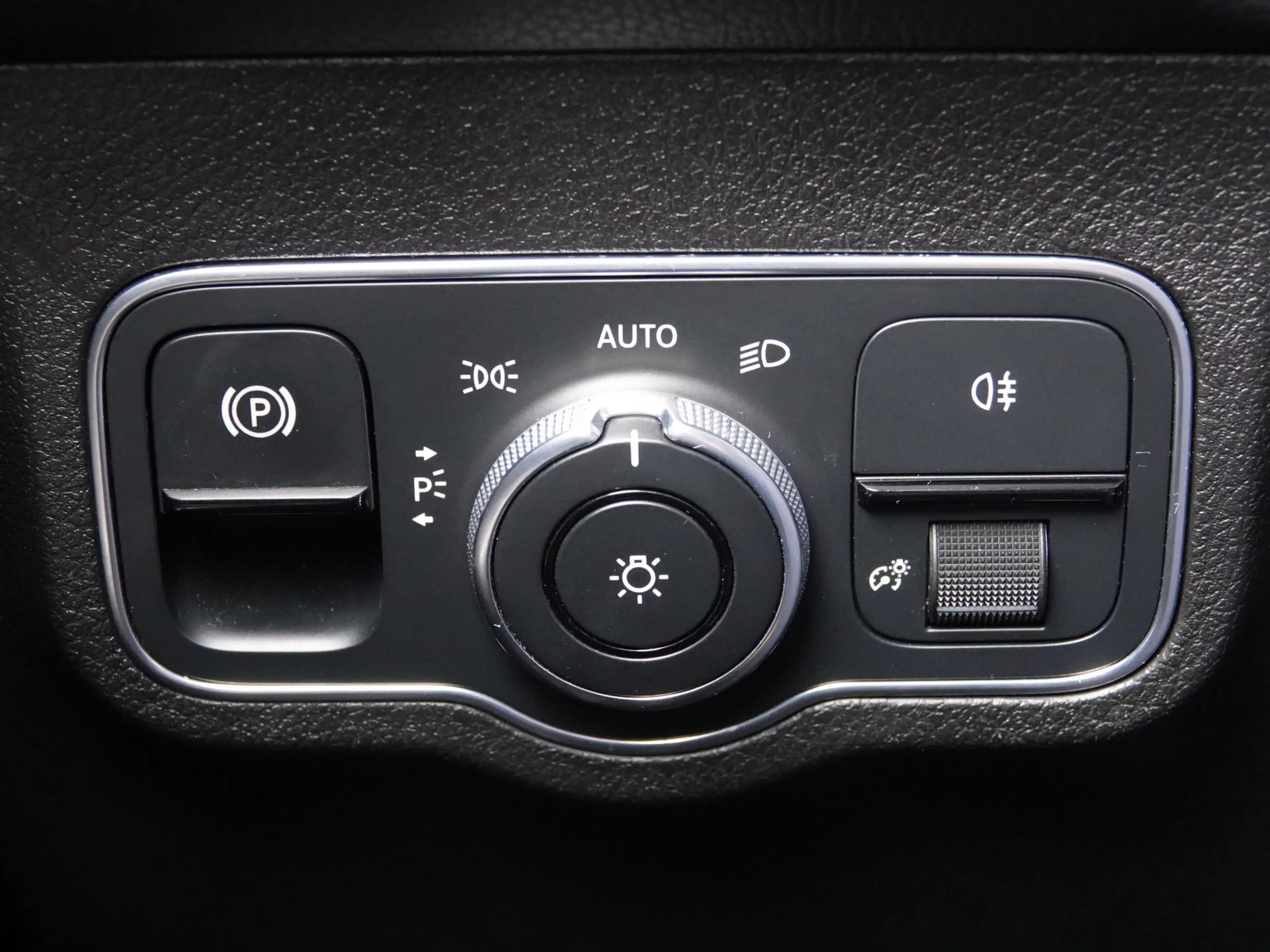 Mercedes-Benz GLB 250 4MATIC 225PK Premium Plus TREKH. | MATRIX | H-LEER — photo 35