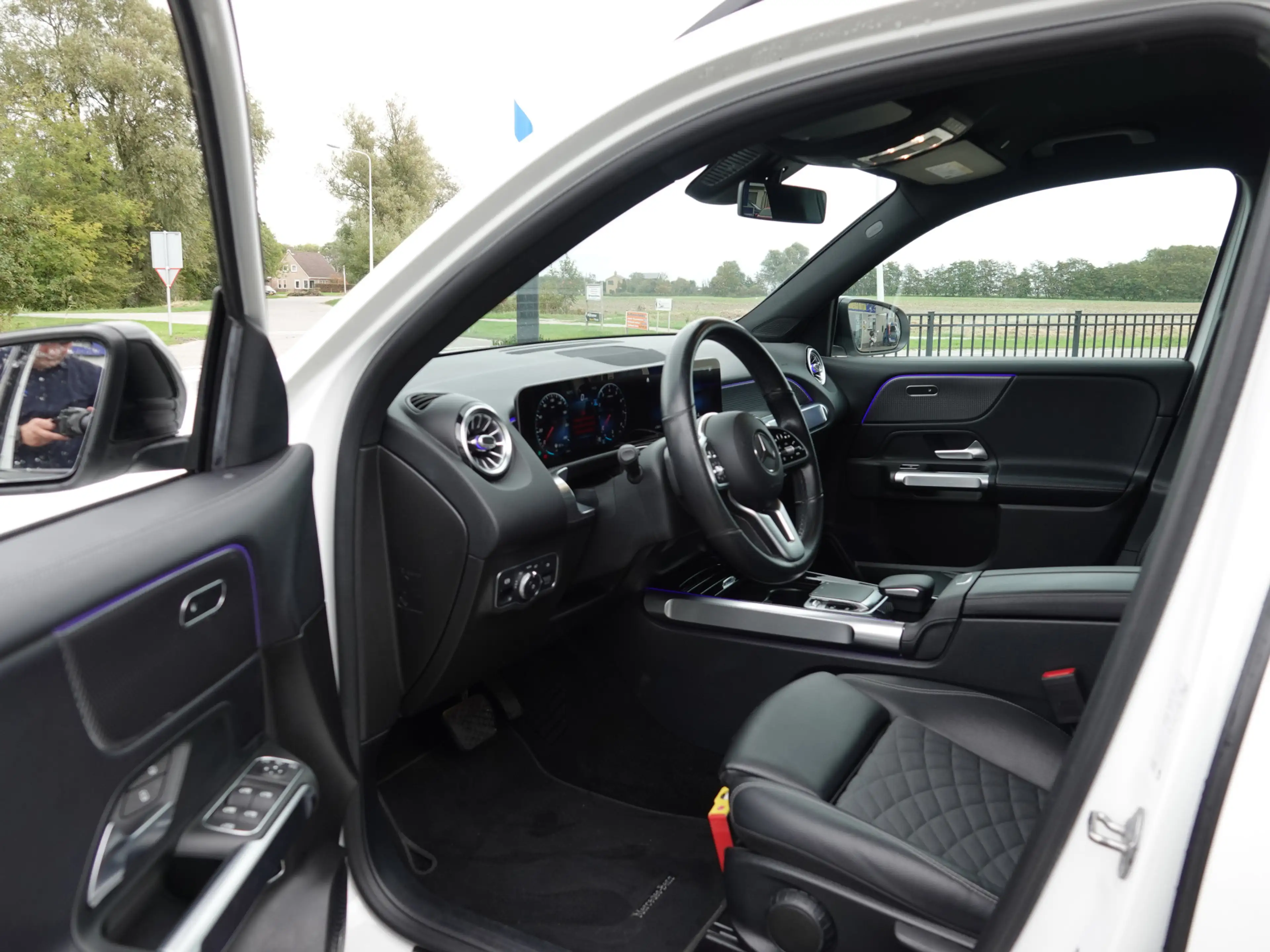 Mercedes-Benz GLB 250 4MATIC 225PK Premium Plus TREKH. | MATRIX | H-LEER — photo 4