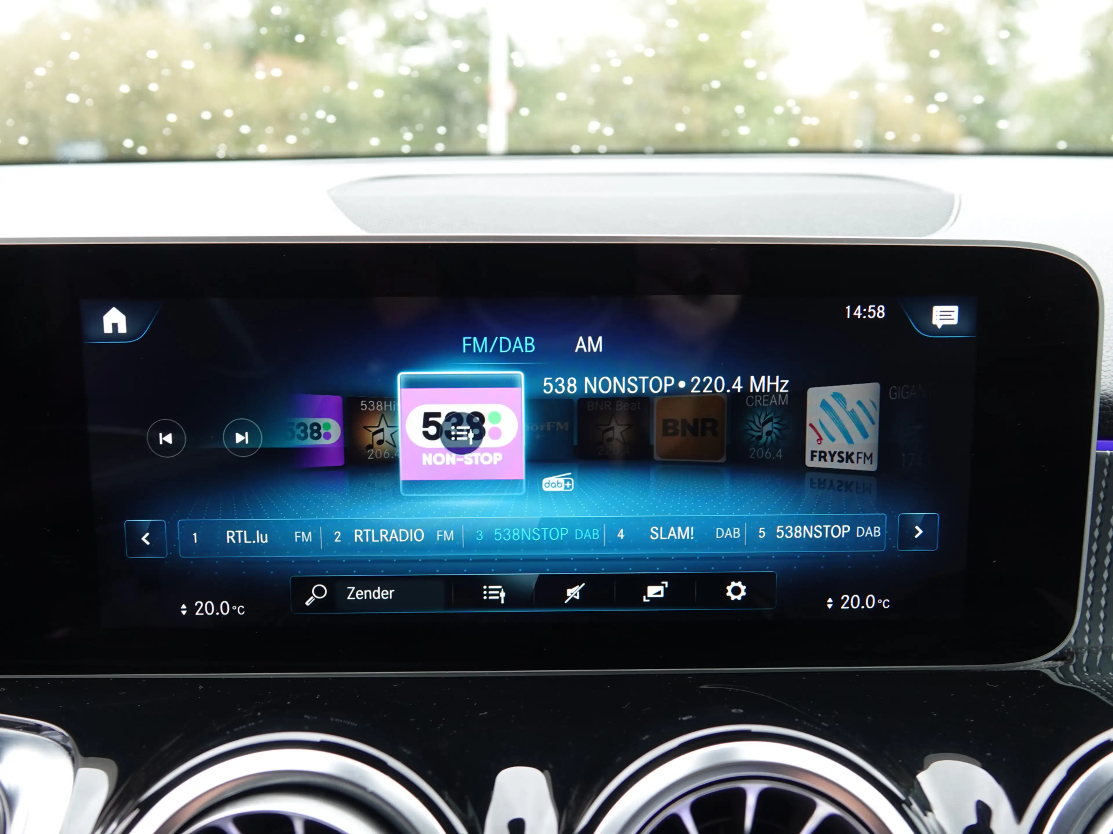 Mercedes-Benz GLB 250 4MATIC 225PK Premium Plus TREKH. | MATRIX | H-LEER — photo 23