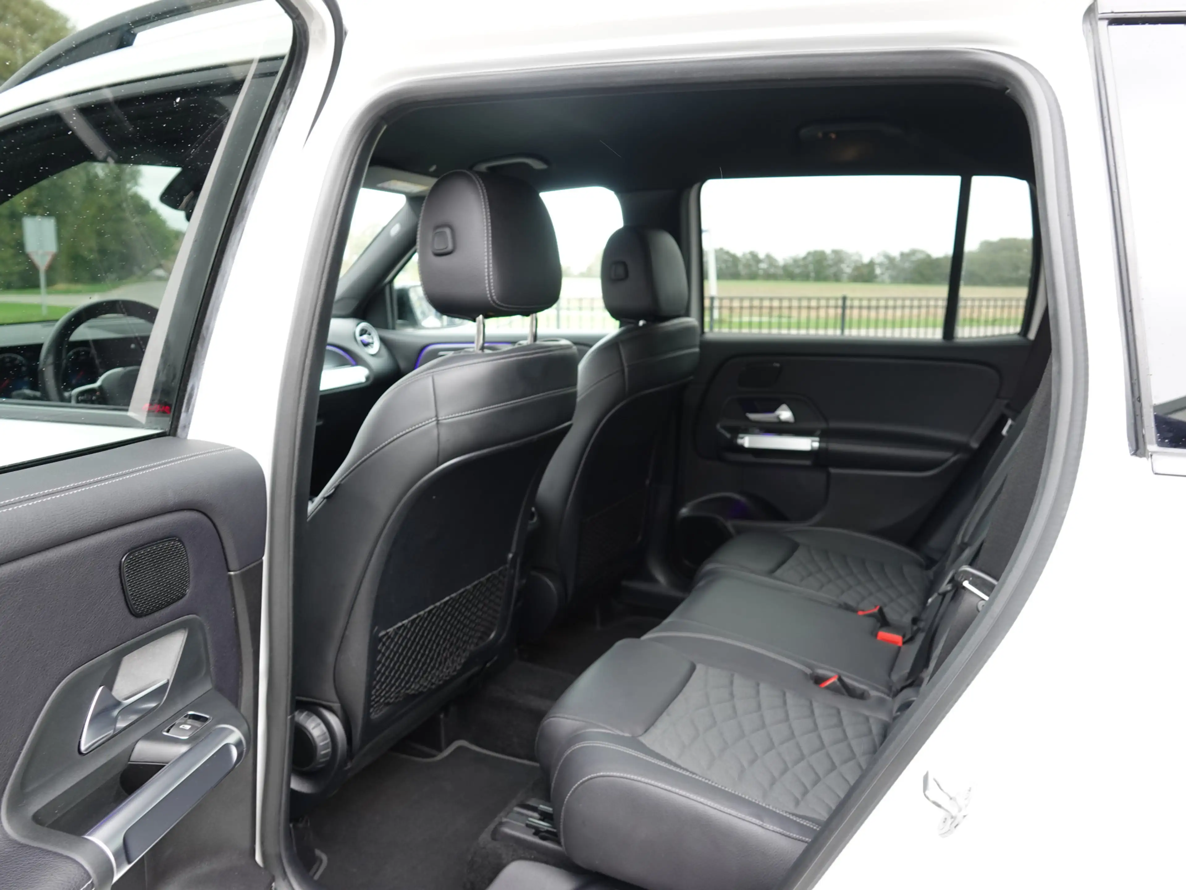Mercedes-Benz GLB 250 4MATIC 225PK Premium Plus TREKH. | MATRIX | H-LEER — photo 7