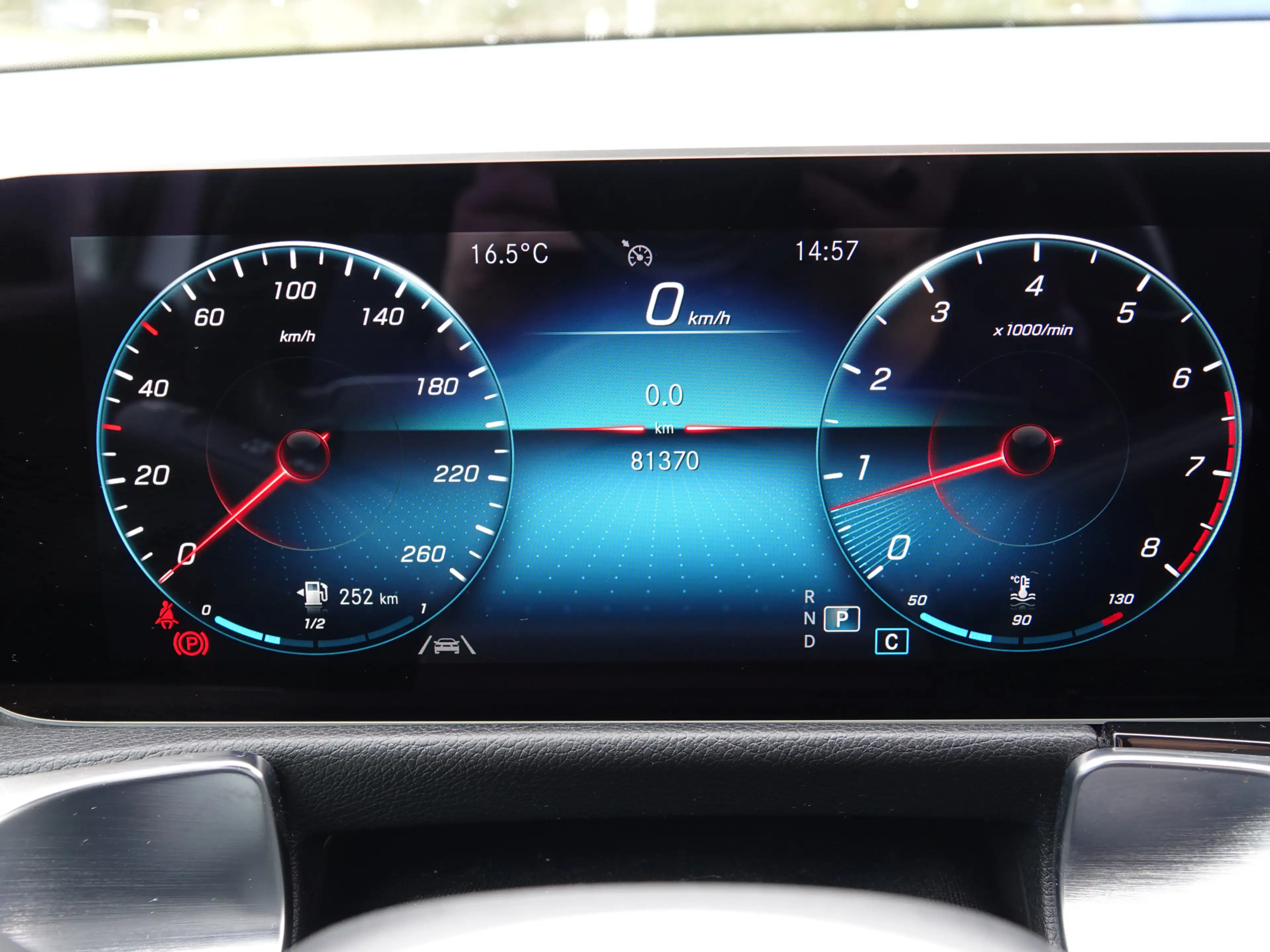 Mercedes-Benz GLB 250 4MATIC 225PK Premium Plus TREKH. | MATRIX | H-LEER — photo 19