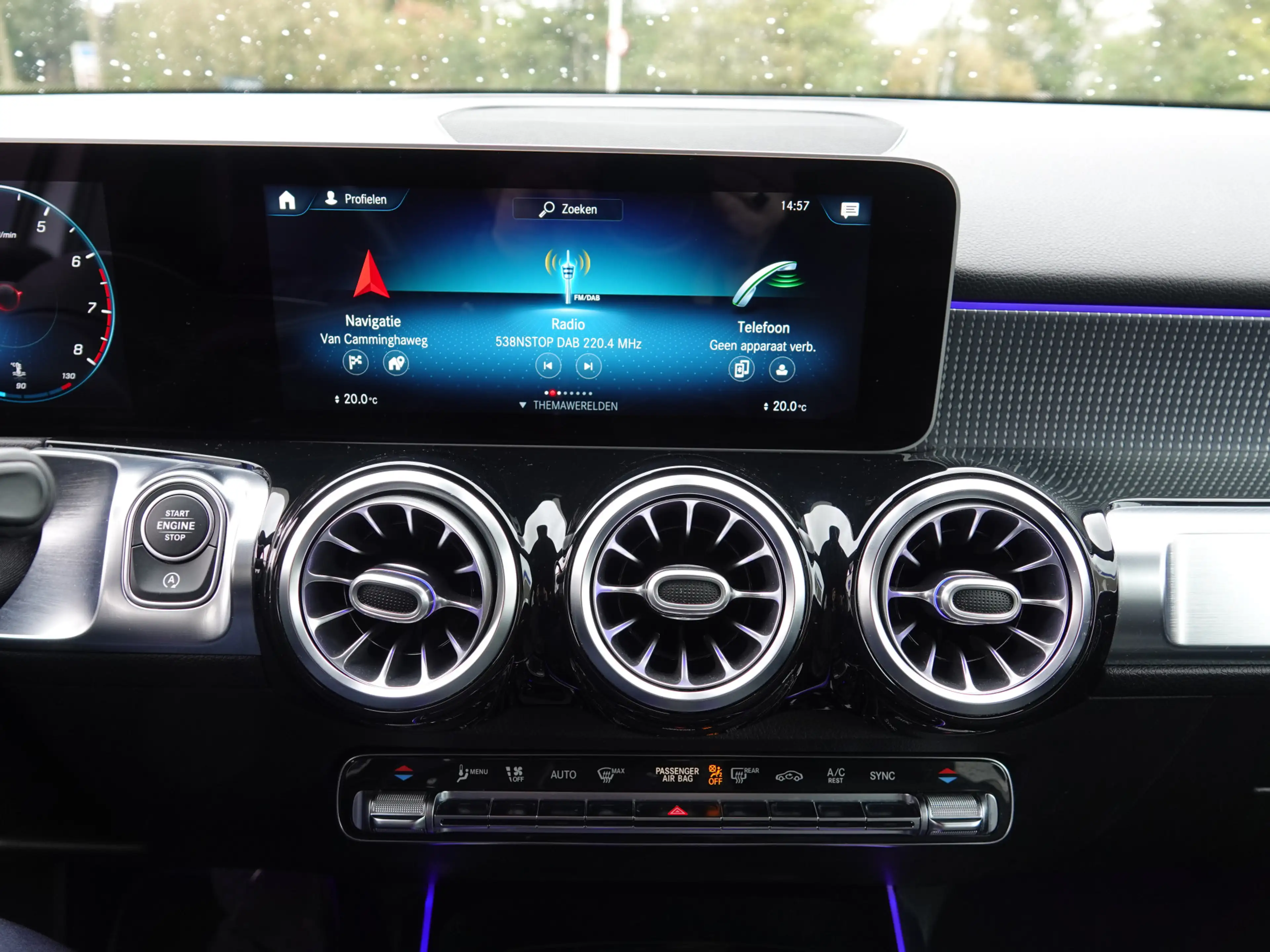 Mercedes-Benz GLB 250 4MATIC 225PK Premium Plus TREKH. | MATRIX | H-LEER — photo 20