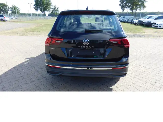 Volkswagen Tiguan Allspace view 4
