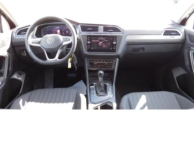 Volkswagen Tiguan Allspace view 9