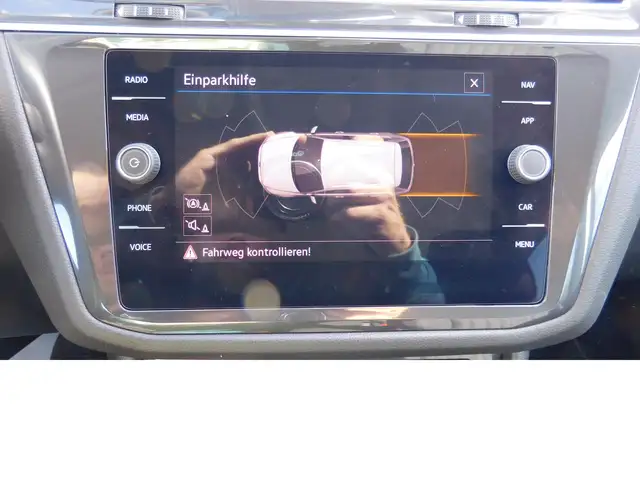Volkswagen Tiguan Allspace view 6