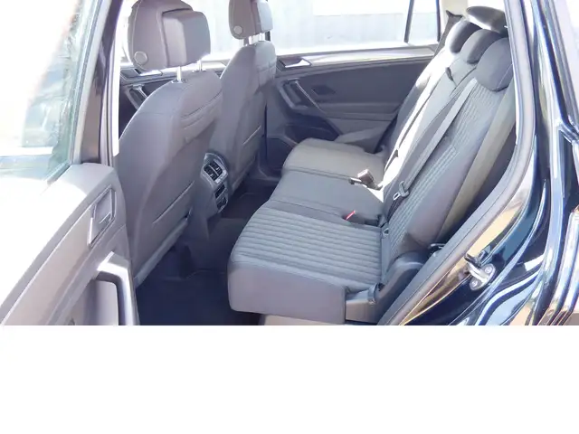 Volkswagen Tiguan Allspace view 13