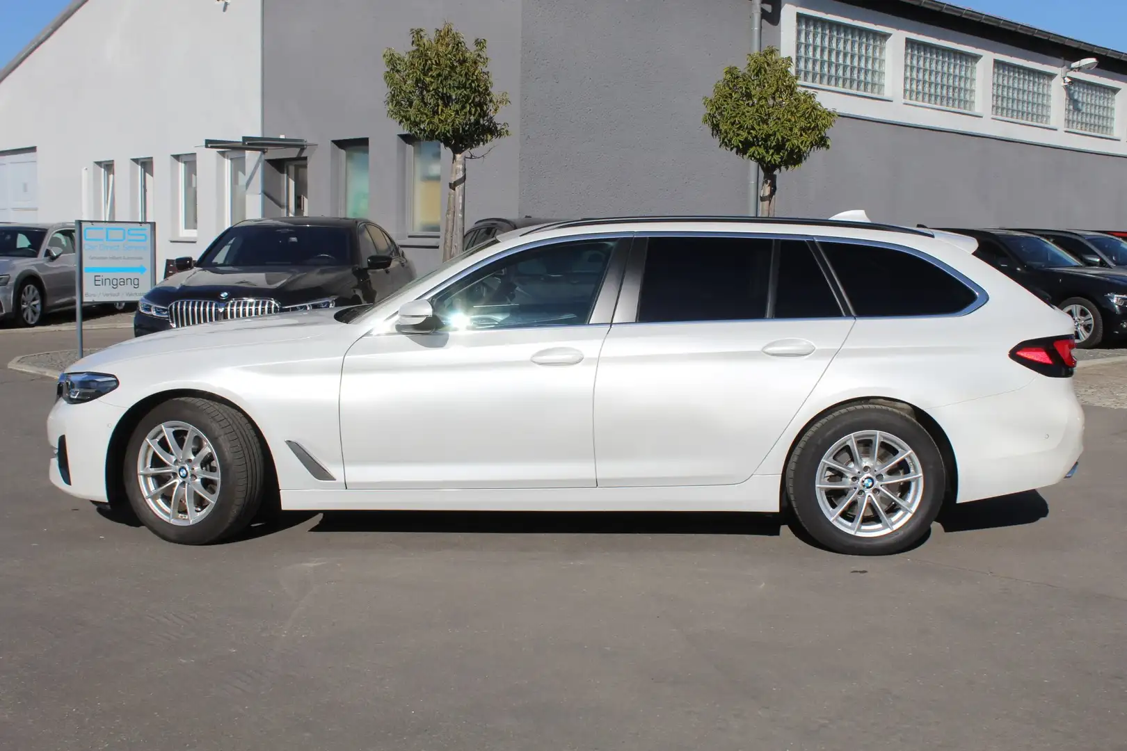BMW 520 d xDrive Tour. Aut. +DAB+AHK+Live Cop. PRO+Leder-S White - 1