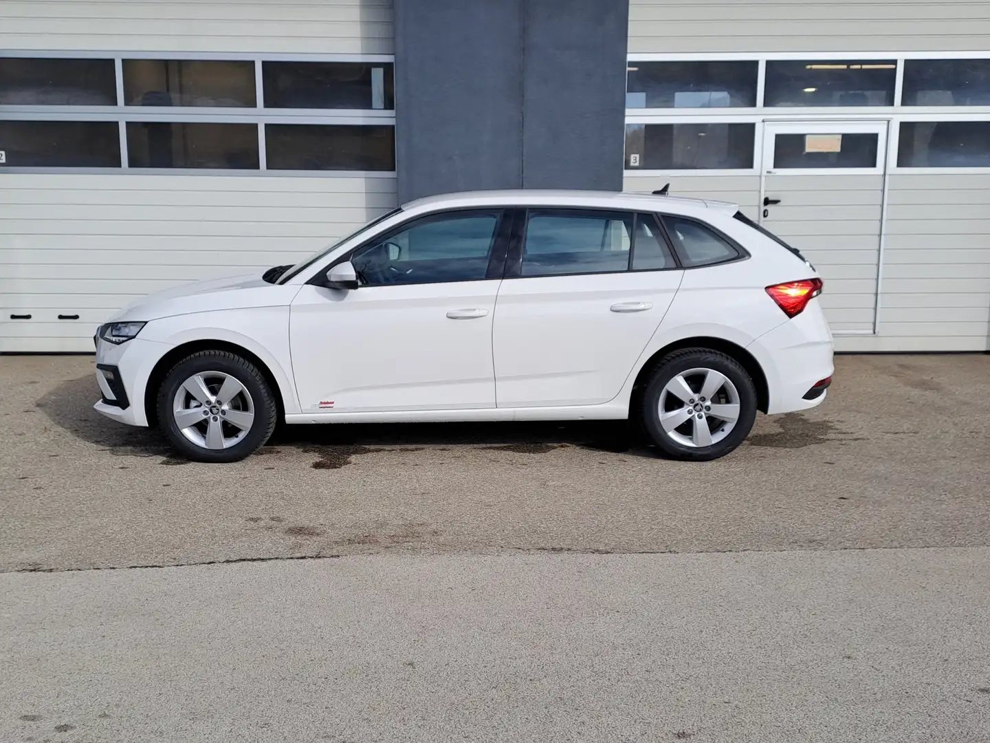 Skoda Scala Essence Weiß - 2