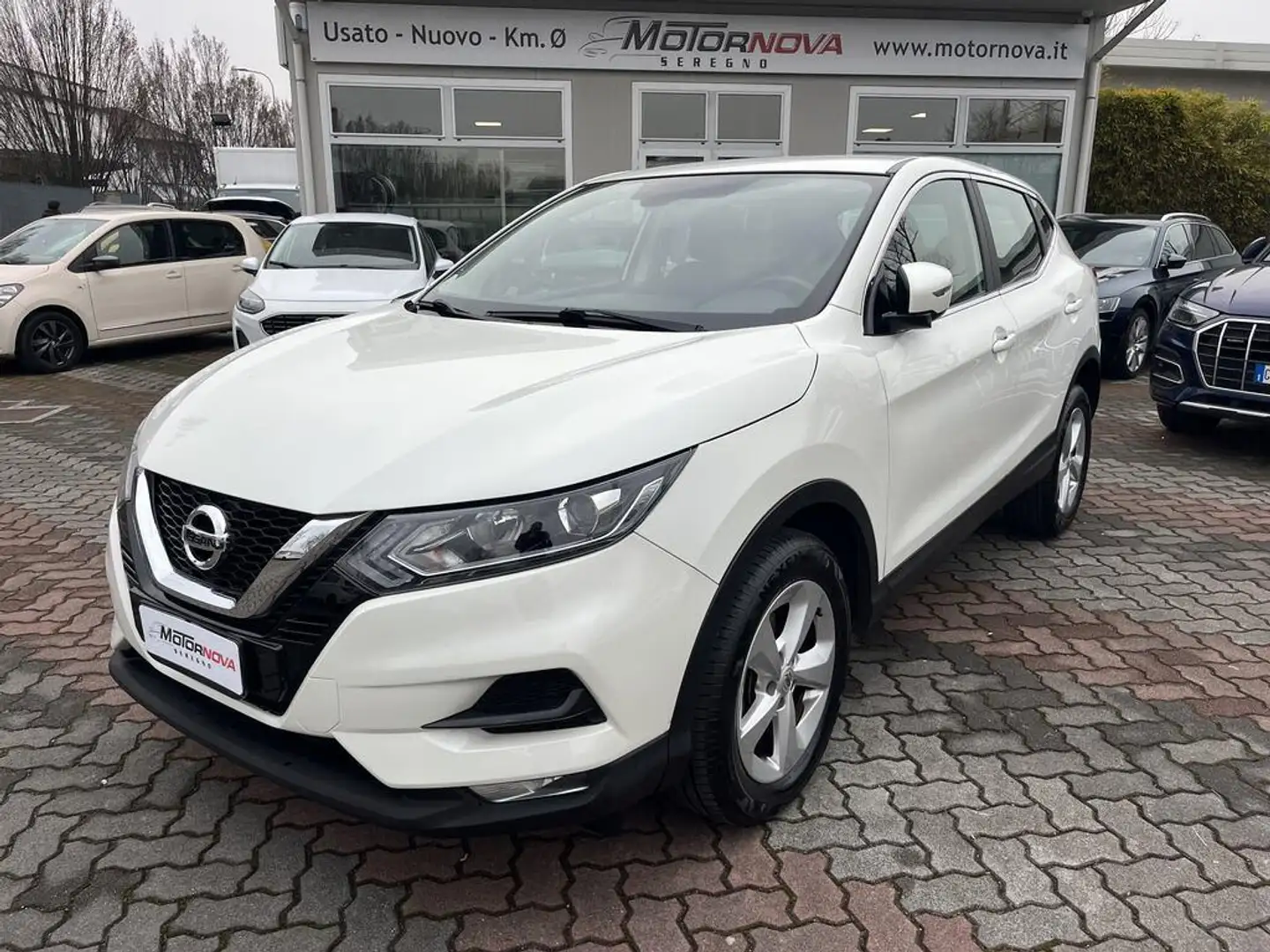 Nissan Qashqai 1.5 dci Business 115cv dct my20 Weiß - 1