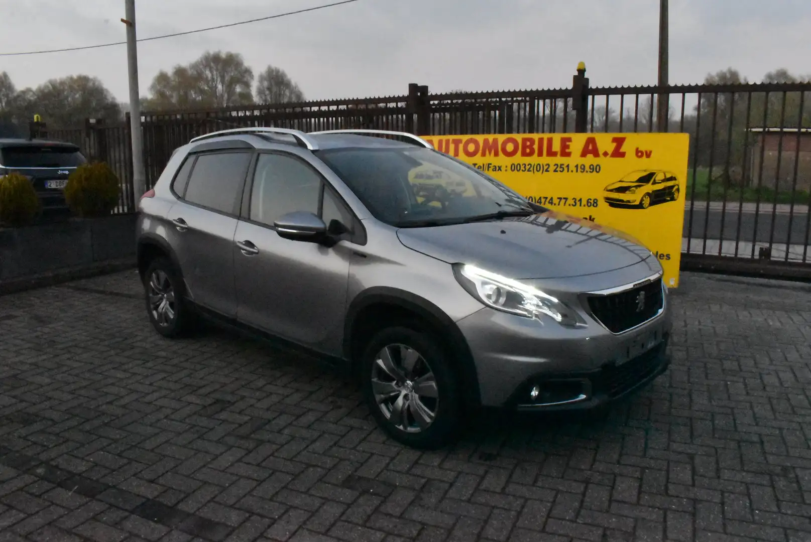 Peugeot 2008 1.2i Signature ***12M GARANTIE*** 64.000KM!!! Argent - 1
