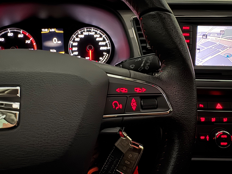 SEAT Leon 1.4 TSI FR Panorama dak — photo 13