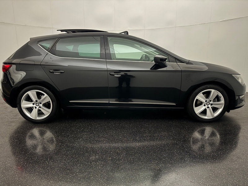 SEAT Leon 1.4 TSI FR Panorama dak — photo 8