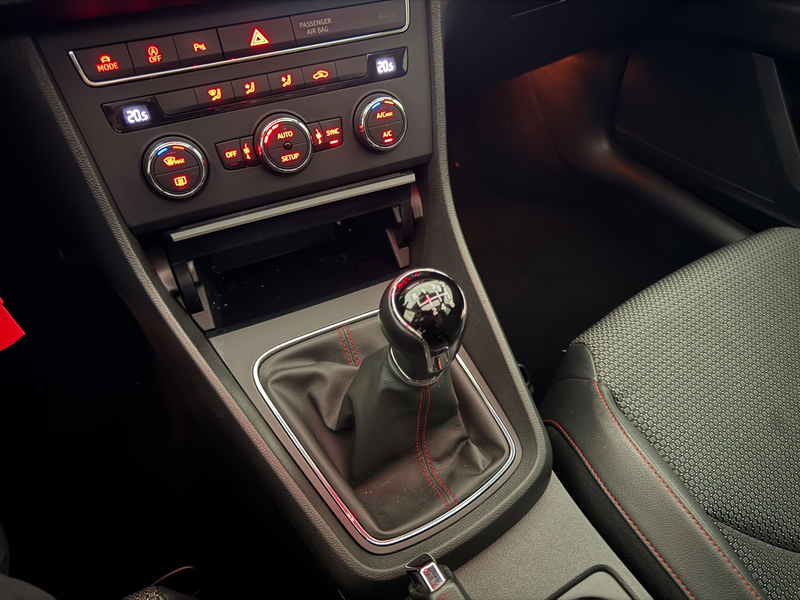 SEAT Leon 1.4 TSI FR Panorama dak — photo 12