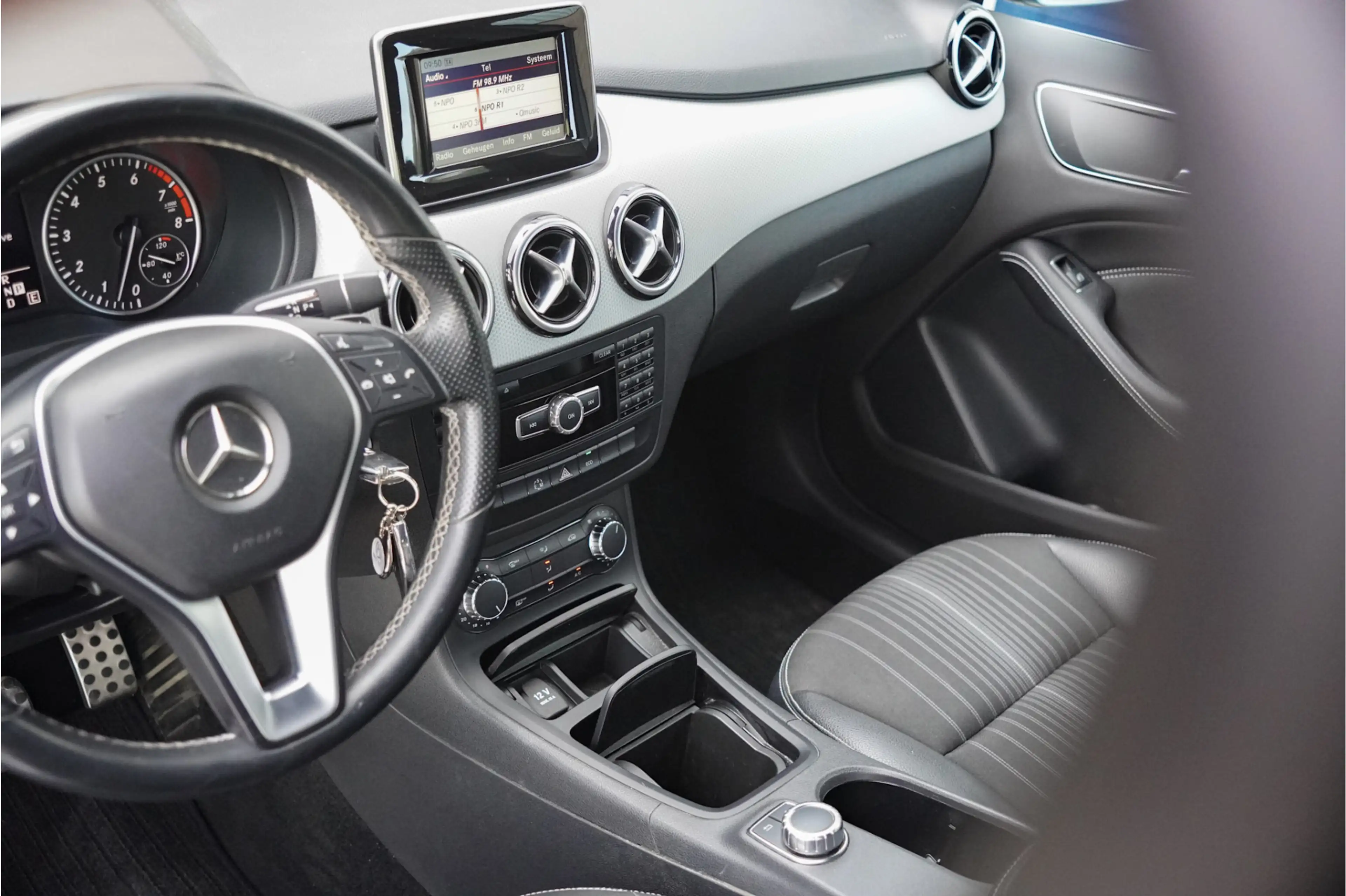 Mercedes-Benz B 180 AUTOMAAT, NAVI, NAP, CRUISE CONTROL, BLUETOOTH — photo 7
