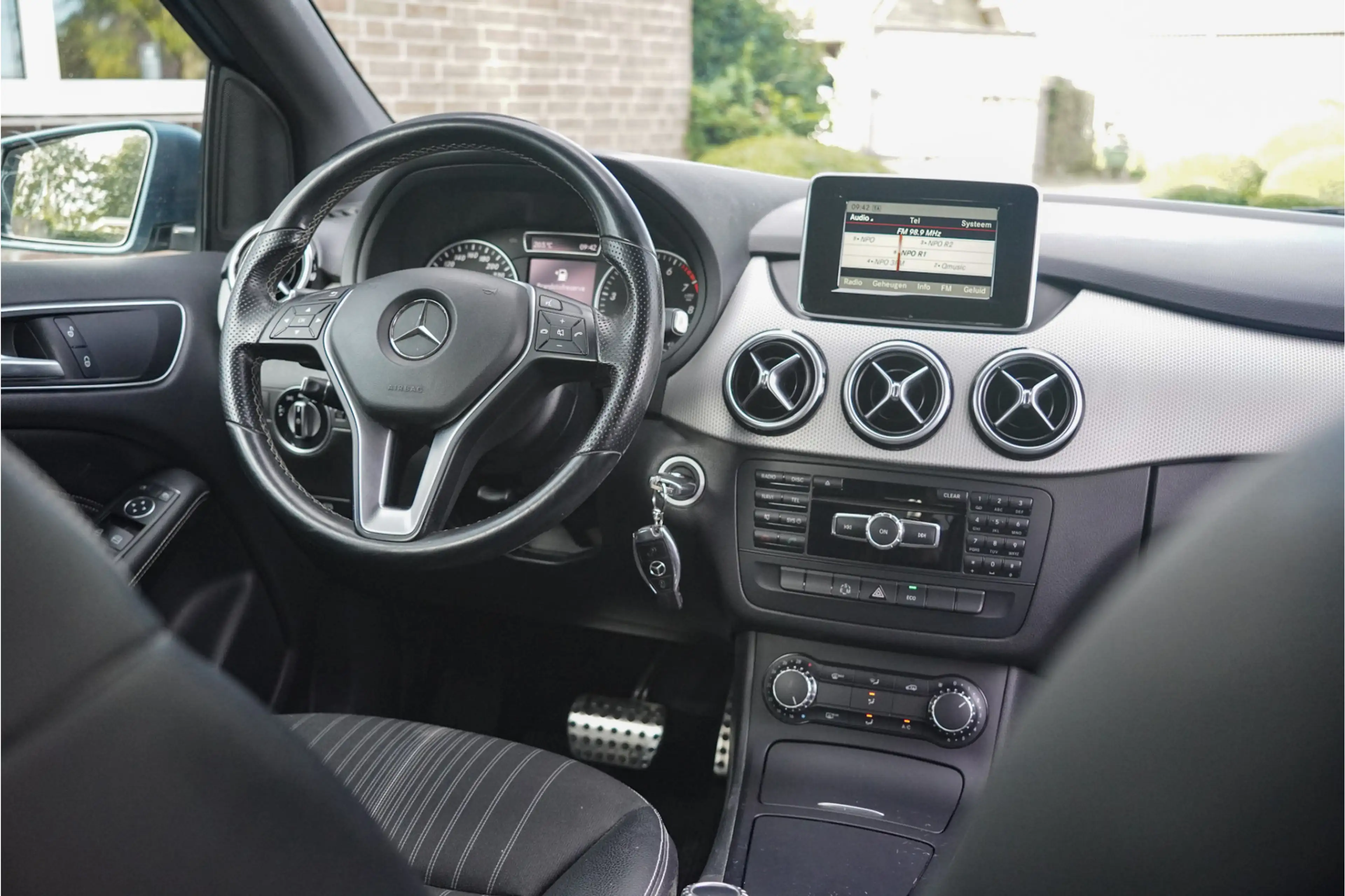 Mercedes-Benz B 180 AUTOMAAT, NAVI, NAP, CRUISE CONTROL, BLUETOOTH — photo 15