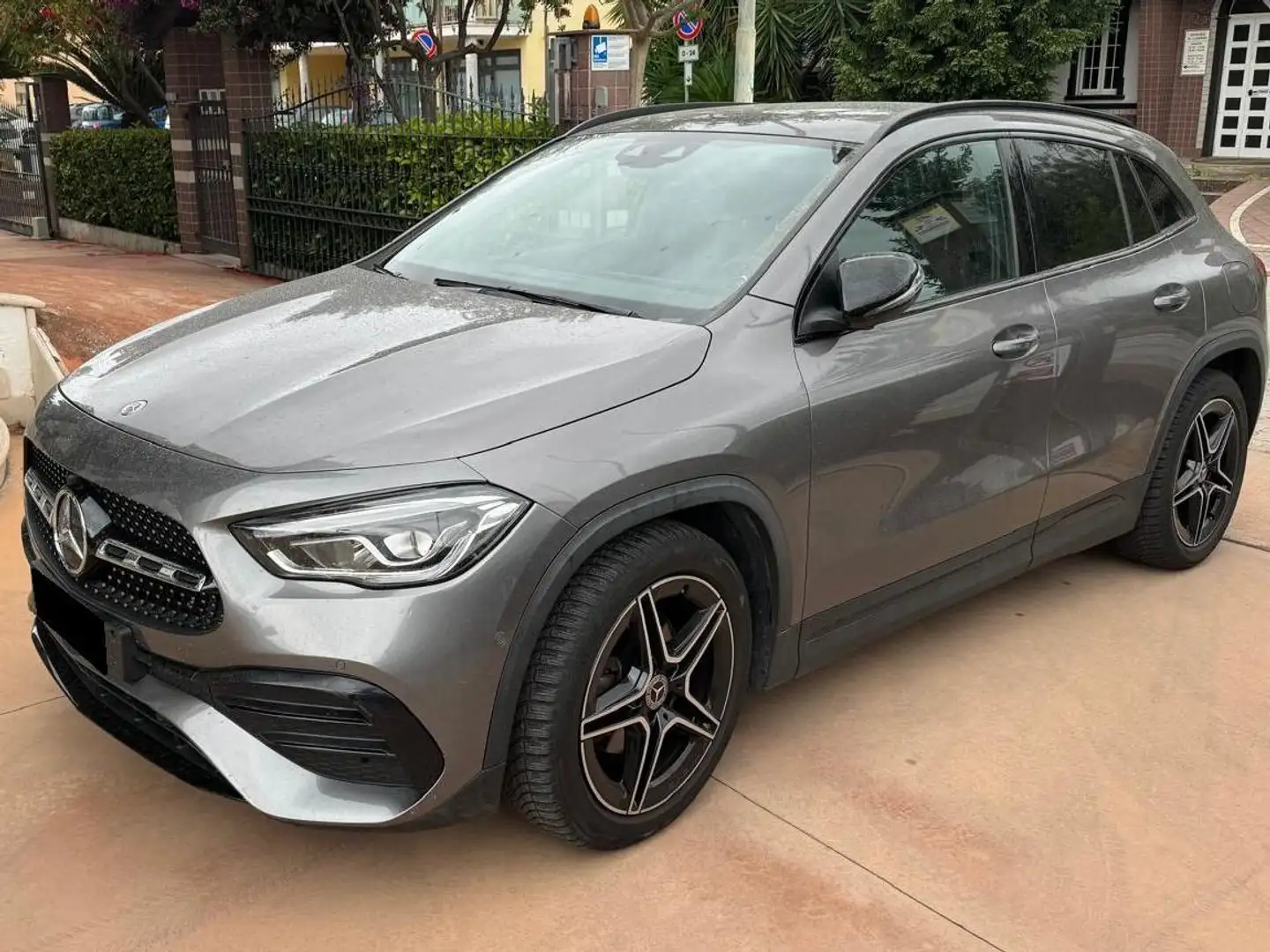 Mercedes-Benz GLA 200 d Automatic Premium FULL!!!!!!!!!! Gris - 2