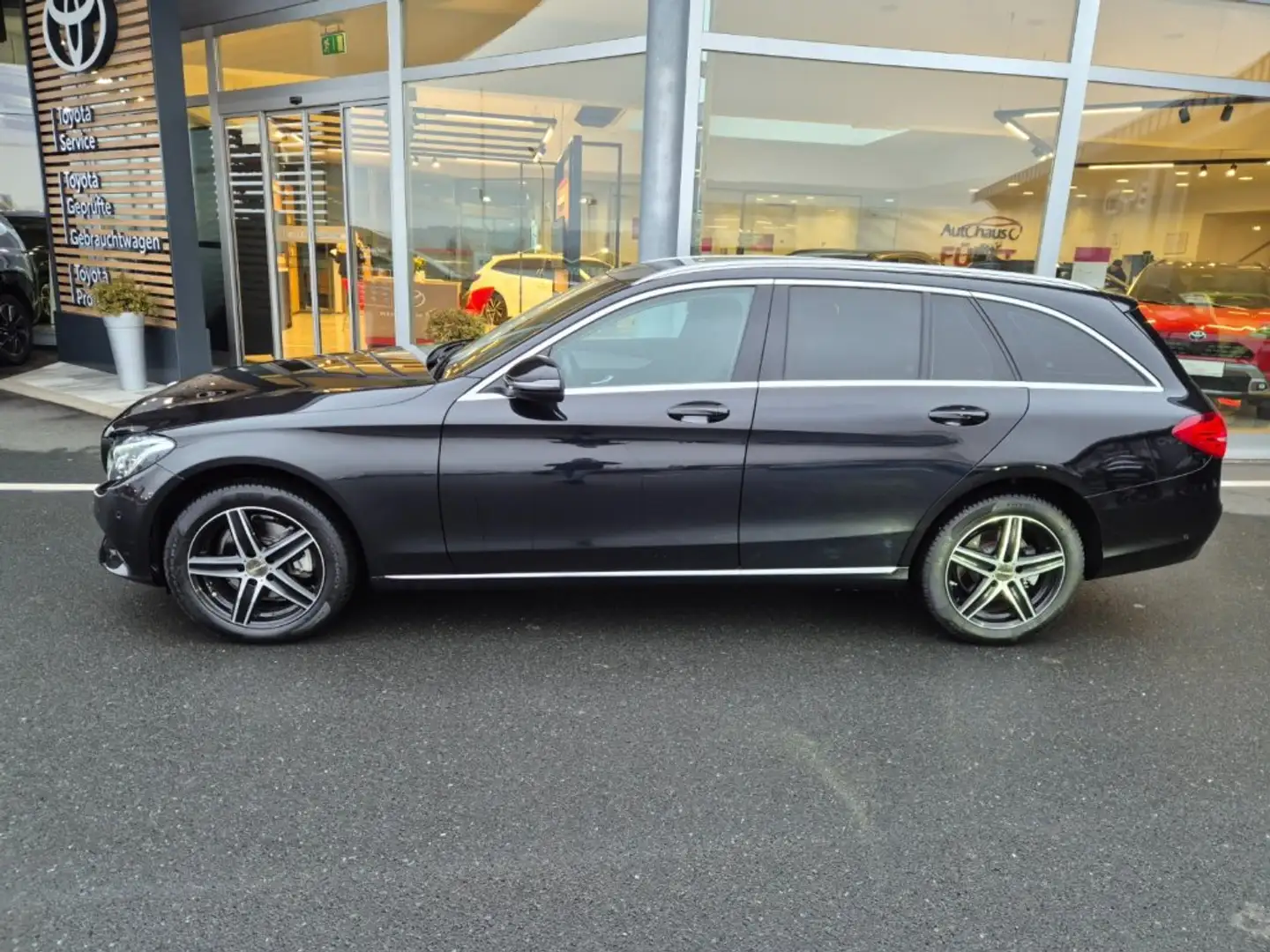 Mercedes-Benz C 220 d T Avantgarde 4MATIC Aut. Schwarz - 2