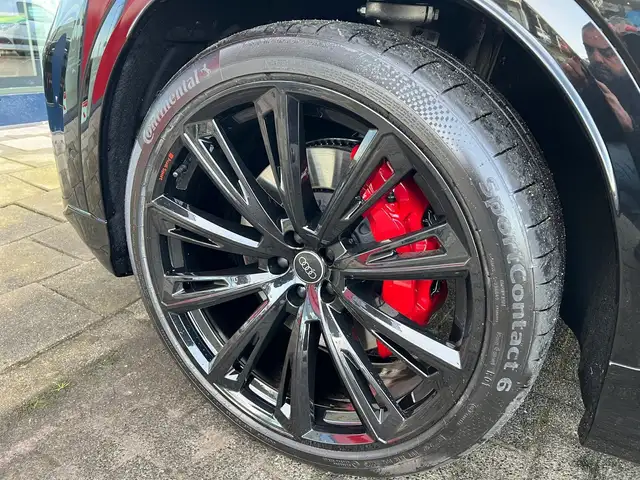 Audi Q8 view 11