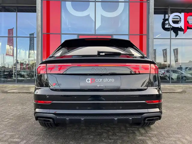 Audi Q8 view 7