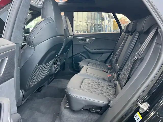 Audi Q8 view 13