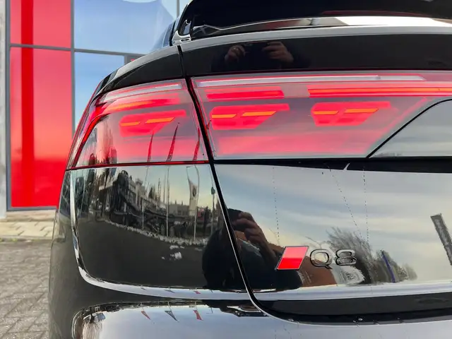 Audi Q8 view 5