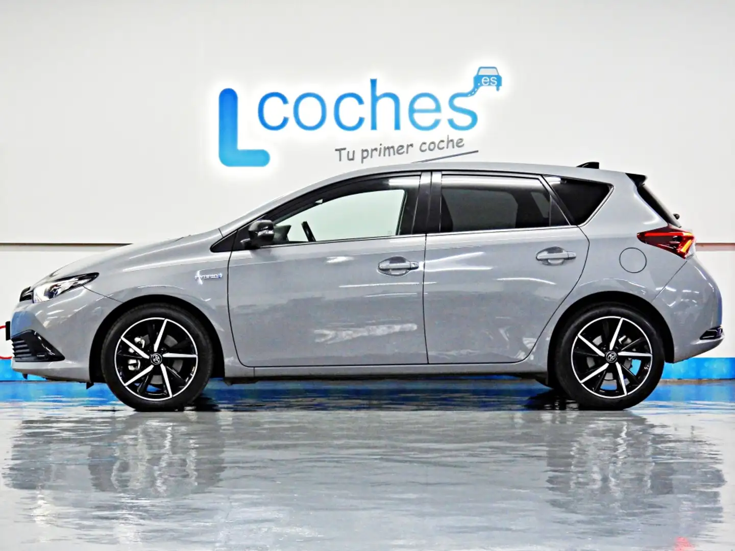 Toyota Auris hybrid 140H Feel! Edition Gris - 1