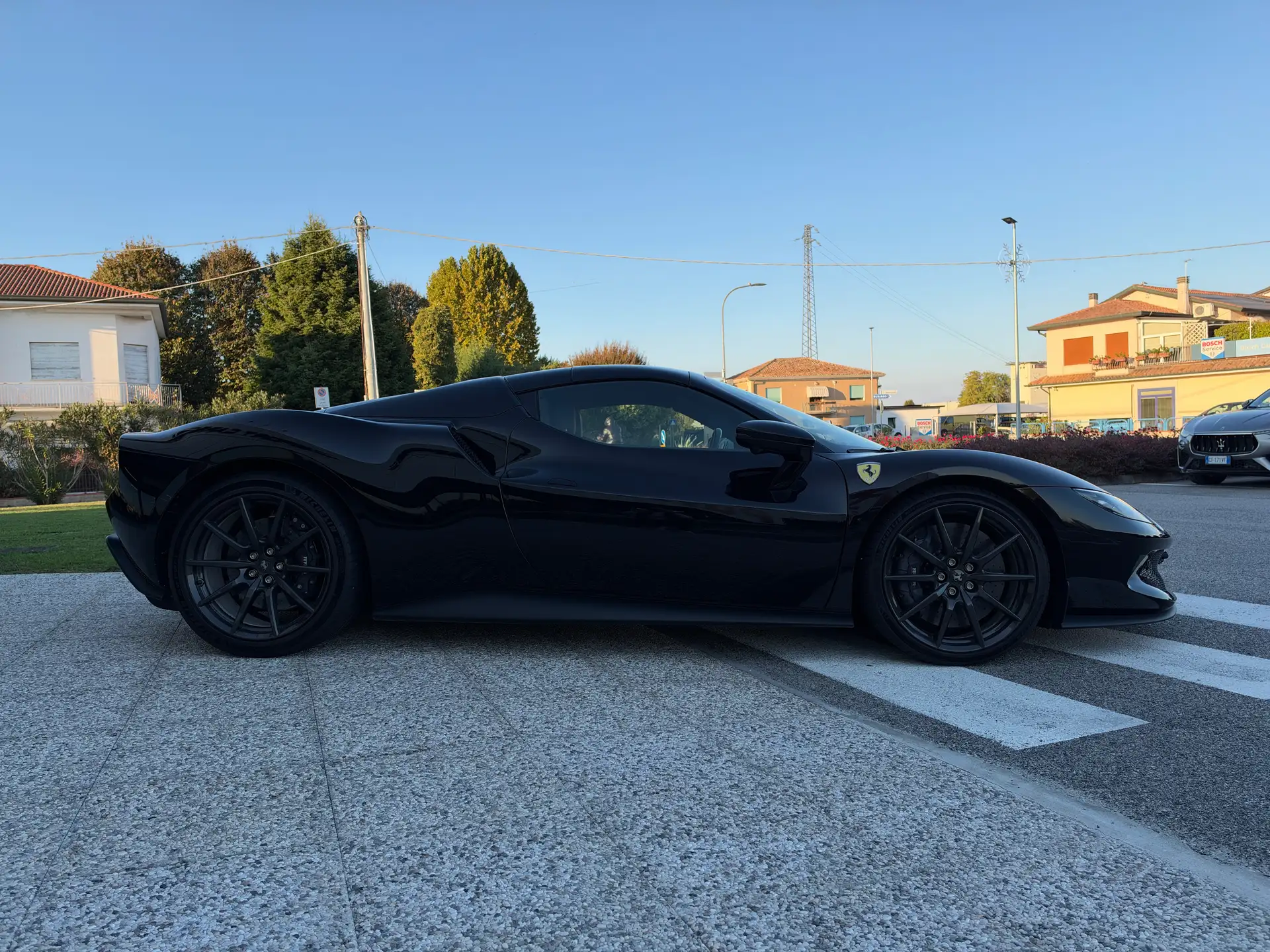 페라리 296 GTS 2024 검정 사진 4