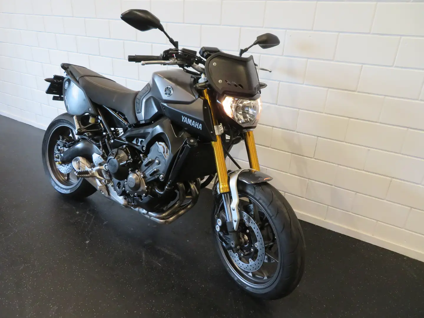 Yamaha MT-09 MT09 SPORT TRACKER SUPER GAAF Zilver - 2