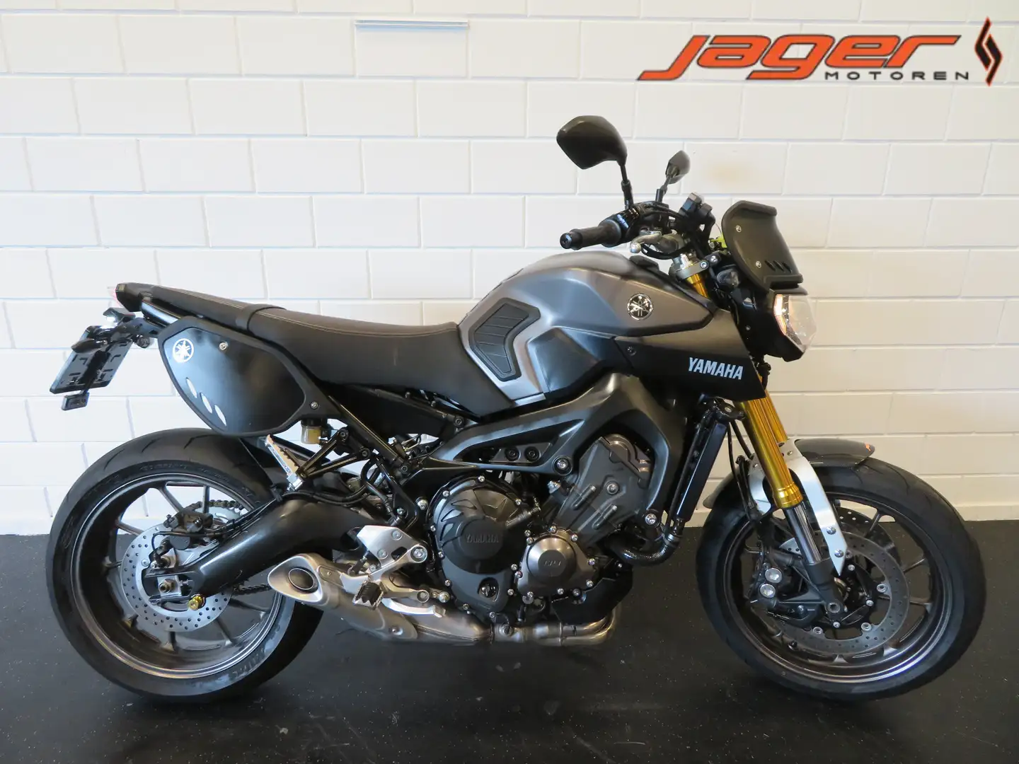 Yamaha MT-09 MT09 SPORT TRACKER SUPER GAAF Zilver - 1